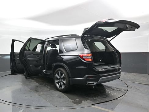Used 2025 Honda Pilot Elite image 41