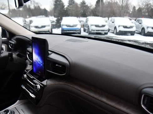 Used 2023 Ford Explorer Platinum w/ Technology Package image 15