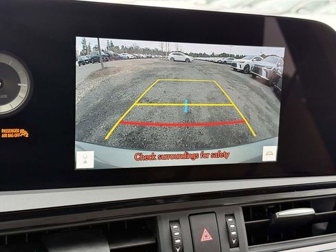 Used 2025 Lexus ES 300h w/ Premium Package image 12