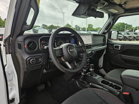 Used 2026 Jeep Wrangler Unlimited Rubicon AWD/4WD image 15