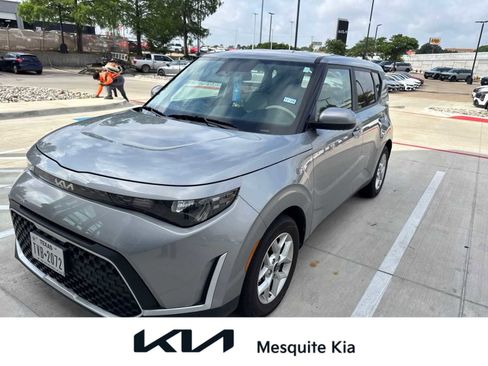 Used 2024 Kia Soul LX w/ Option Group 015 FWD image 1