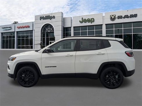 New 2026 Jeep Compass Latitude image 7