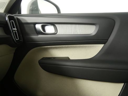 Used 2025 Volvo XC40 B5 Plus w/ Climate Package image 22