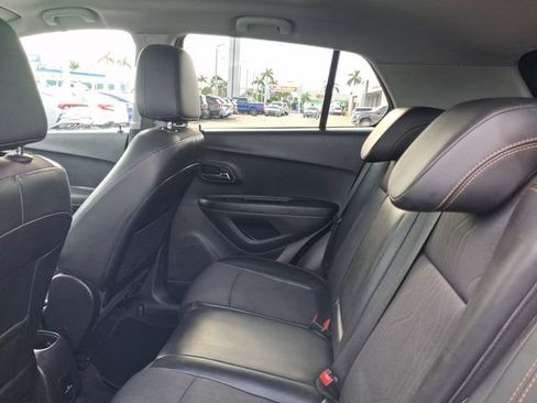 Used 2020 Chevrolet Trax LT w/ LT Convenience Package FWD image 6