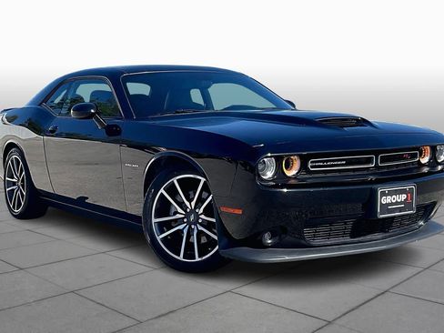 Used 2022 Dodge Challenger R/T w/ Plus Package image 4