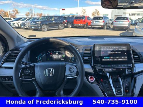 Certified 2024 Honda Odyssey Touring image 18