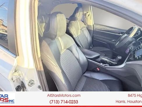 Used 2020 Toyota Camry SE w/ Carpet Mat Package FWD image 20