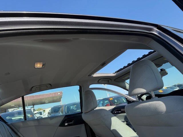 Used 2017 Honda Accord EX image 17