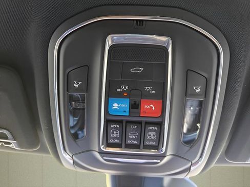 New 2025 Jeep Grand Cherokee L Limited w/ Luxury Tech Group II RWD image 29