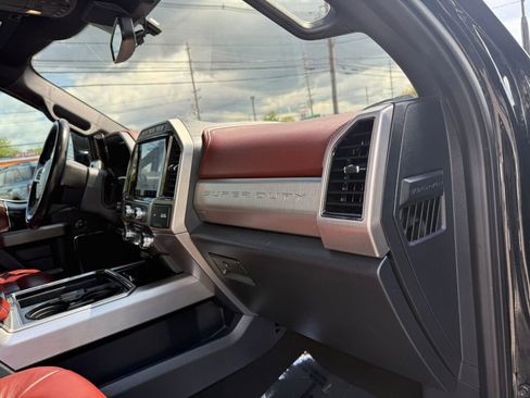 Used 2022 Ford F450 Platinum w/ FX4 Off-Road Package image 31