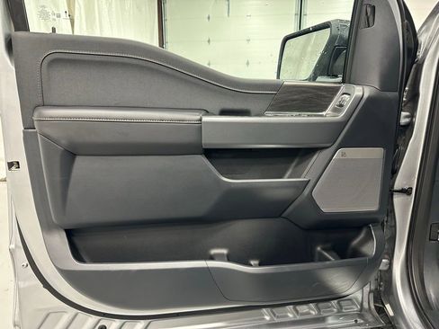 Used 2025 Ford F150 Lariat w/ Equipment Group 501A Mid image 8