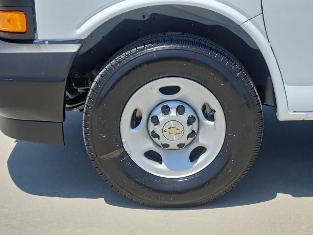 New 2026 Chevrolet Express 2500 Extended w/ Communications Package RWD image 30