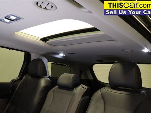 Used 2025 Kia Carnival SX image 30