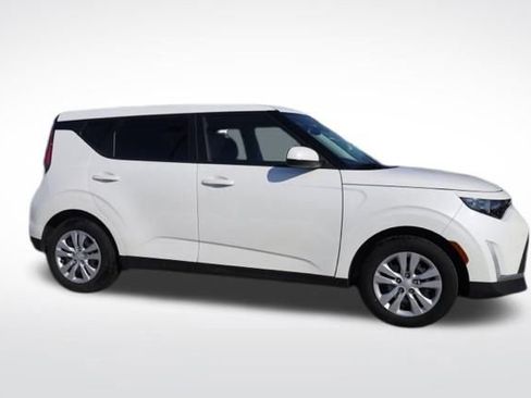 Used 2025 Kia Soul LX image 12