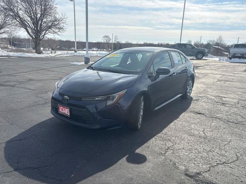Used 2023 Toyota Corolla LE image 4