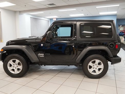 Used 2018 Jeep Wrangler Sport image 2