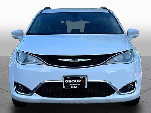 Used 2017 Chrysler Pacifica Touring-L FWD image 4