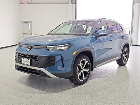 New 2026 Volkswagen Tiguan SE image 2