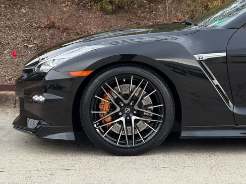 Used 2024 Nissan GT-R Premium w/ Floor Mat Package image 11