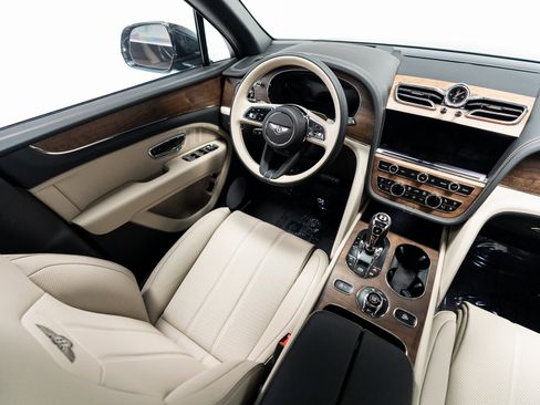 Certified 2024 Bentley Bentayga Extended Wheelbase image 28