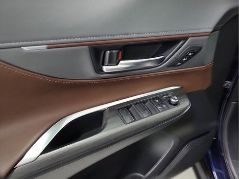 Certified 2024 Toyota Venza XLE image 11