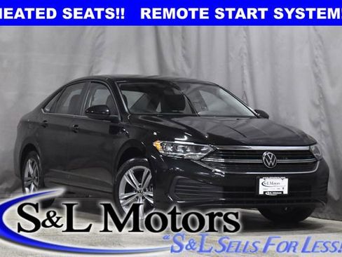 Used 2024 Volkswagen Jetta SE image 1