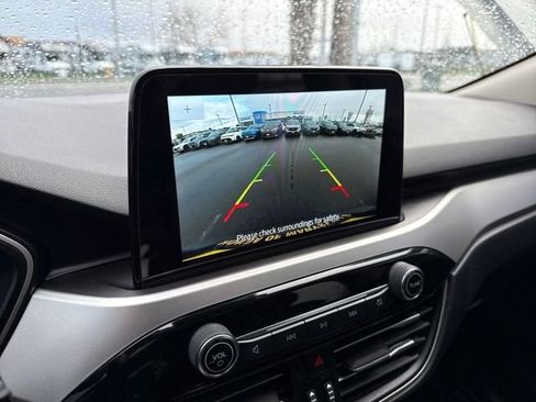 Used 2020 Ford Escape SE image 18