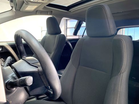 Used 2015 Toyota RAV4 XLE image 19