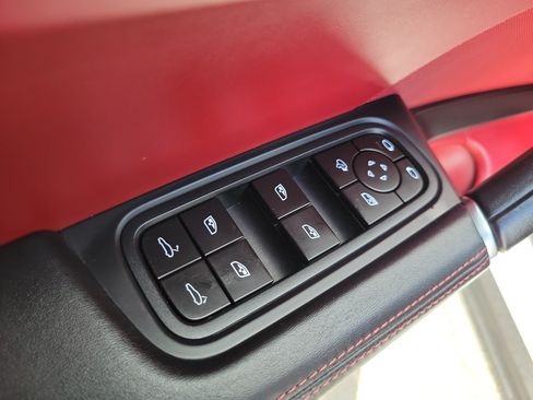 Used 2023 Porsche Cayenne Platinum Edition AWD/4WD image 25