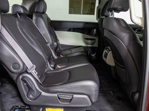 Used 2023 Kia Carnival SX image 43