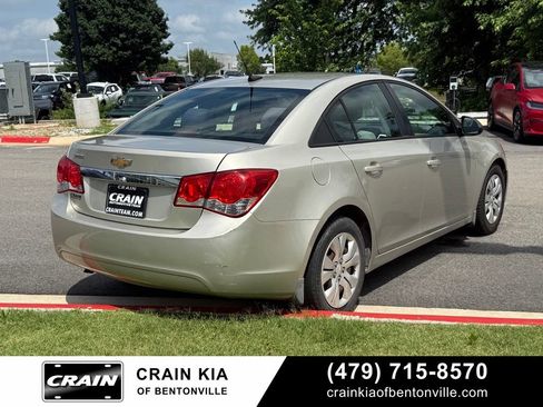 Used 2013 Chevrolet Cruze LS FWD image 7