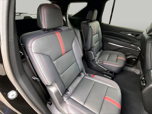 Used 2026 Chevrolet Traverse RS FWD image 19