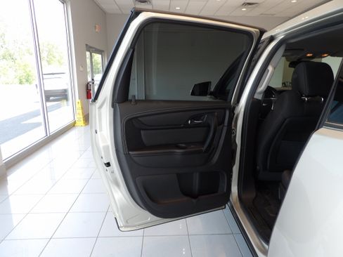Used 2016 Chevrolet Traverse LT w/ Style and Technology Package AWD/4WD image 16