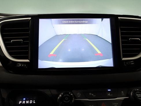 Used 2025 Chrysler Pacifica Select FWD image 23