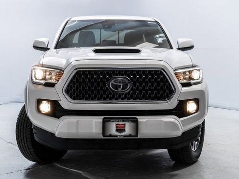 Used 2019 Toyota Tacoma TRD Sport image 10
