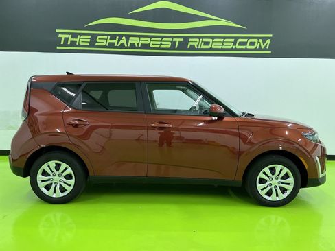 Used 2024 Kia Soul LX FWD image 11