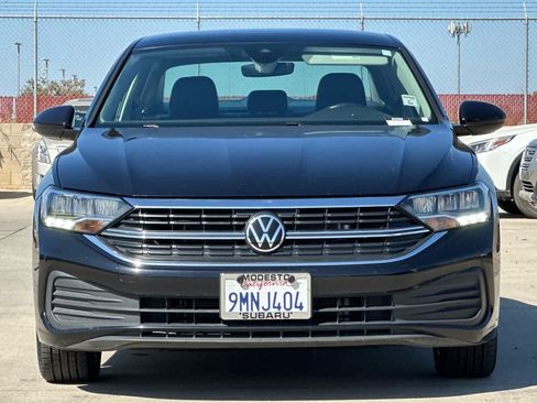 Used 2024 Volkswagen Jetta SE FWD image 8