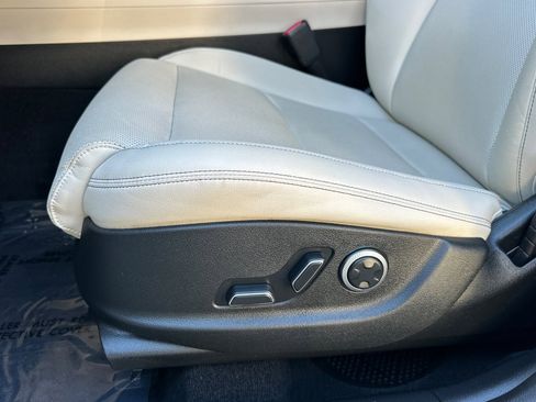 Used 2024 Genesis GV70 2.5T w/ Select Package image 13