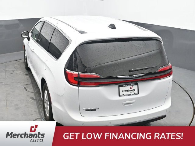 Used 2024 Chrysler Pacifica Touring-L FWD image 26