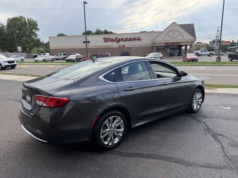 Used 2017 Chrysler 200 Limited Platinum w/ Comfort & Convenience Group FWD image 5