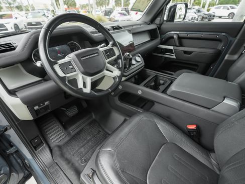 Used 2022 Land Rover Defender 110 SE image 6