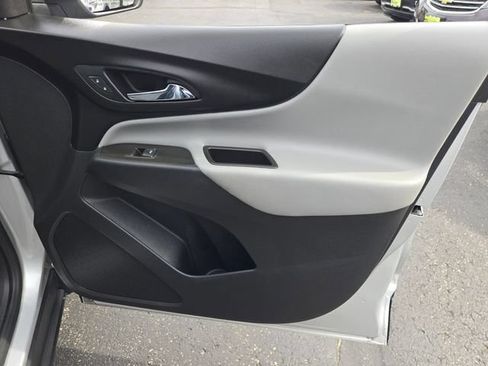 Used 2021 Chevrolet Equinox LS w/ LS Convenience Package FWD image 5