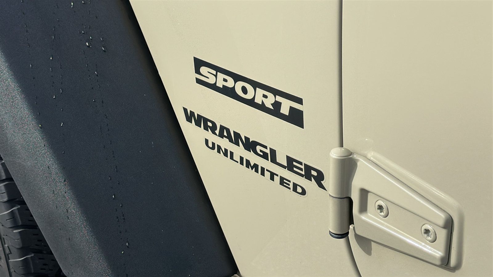 Used 2017 Jeep Wrangler Unlimited Sport w/ Connectivity Group AWD/4WD image 11