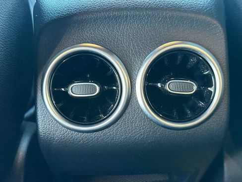 Used 2025 Mercedes-Benz GLA 250 4MATIC image 16