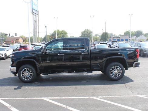 New 2026 Chevrolet Silverado 2500 LTZ w/ LTZ Premium Package AWD/4WD image 9