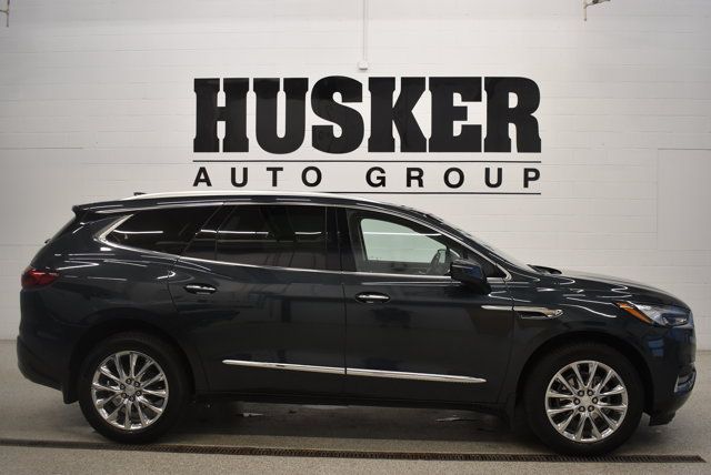 Used 2021 Buick Enclave Premium w/ Sun and Sites Package AWD/4WD image 2