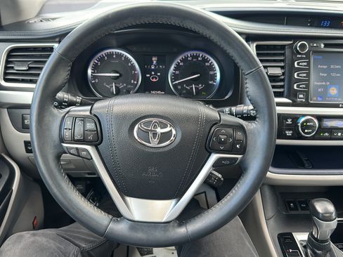 Used 2016 Toyota Highlander Limited w/ Driver Technology Package FWD image 15