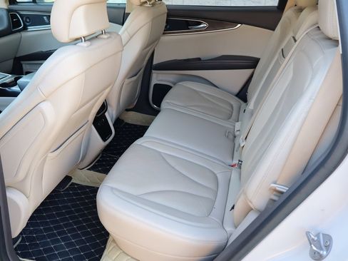 Used 2019 Lincoln Nautilus Reserve FWD image 6