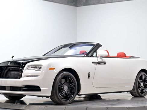 Used 2017 Rolls-Royce Dawn RWD image 3