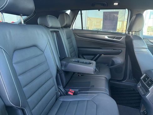 Used 2024 Volkswagen Atlas Cross Sport SEL R-Line image 35